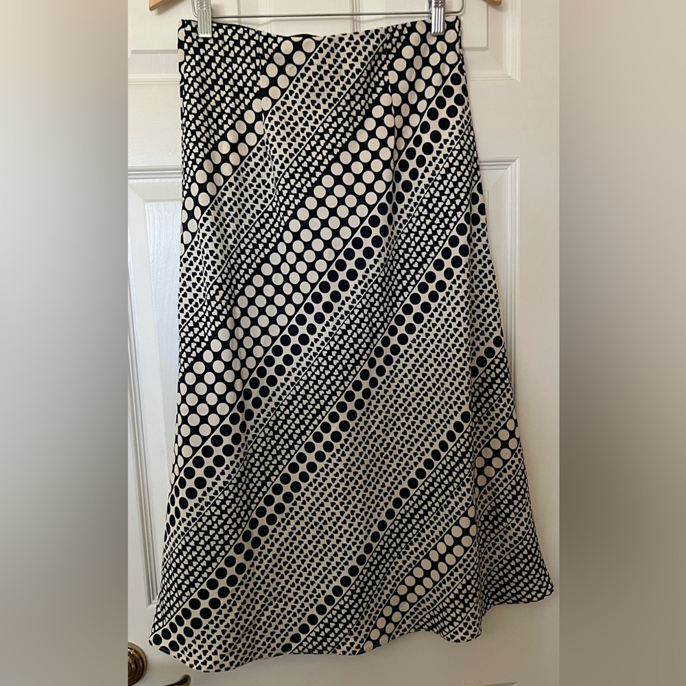 NWT LOFT Skirt, Ivory Black Cirlces Hearts
